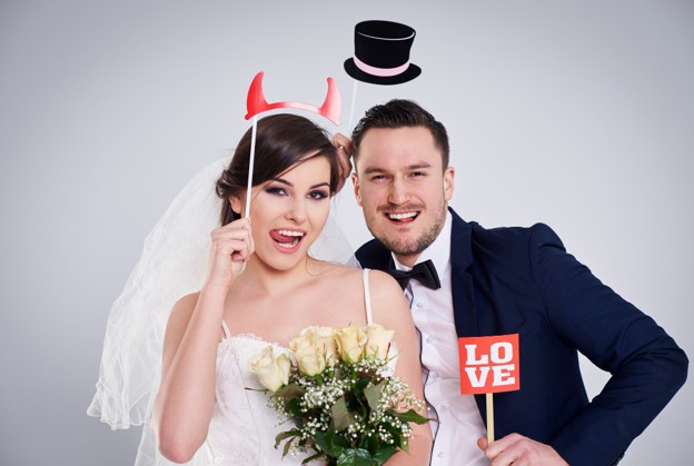 Which Photo Booth Features Work for NYC Weddings and Corporate Events?